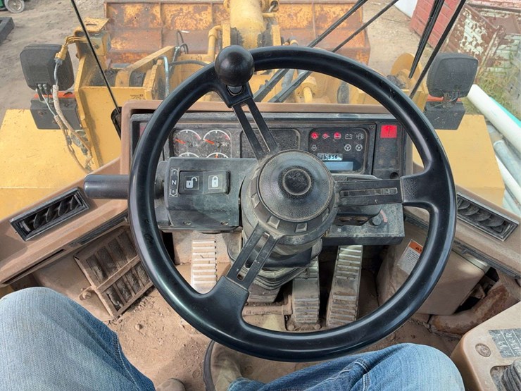 caterpillar-938f-image-40