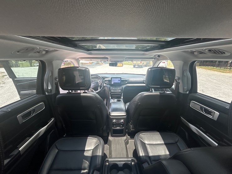 2021-ford-explorer-image-21