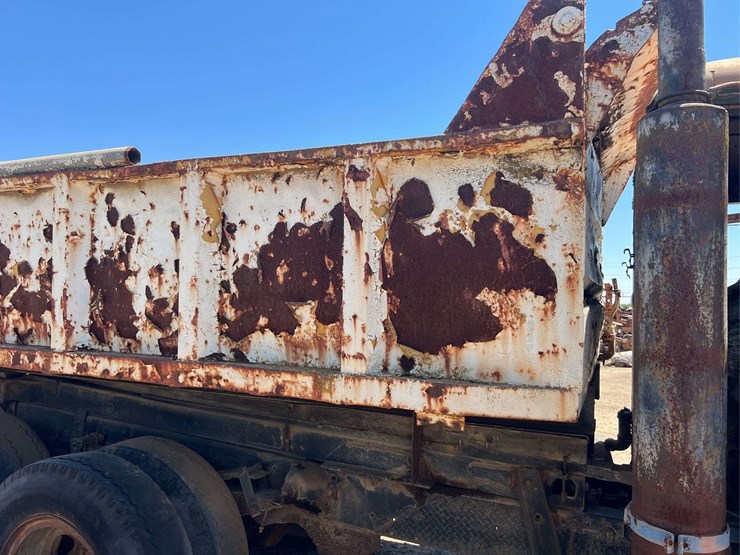 autocar-diesel-dump-truck-image-8