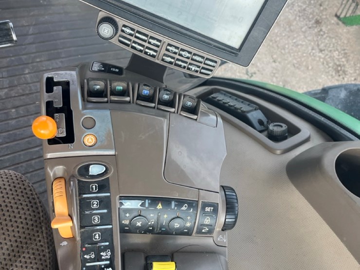 john-deere-8245r-image-5