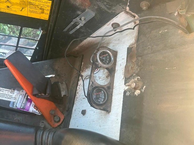 1981-model-2000-bobcat-mini-payloader-image-21