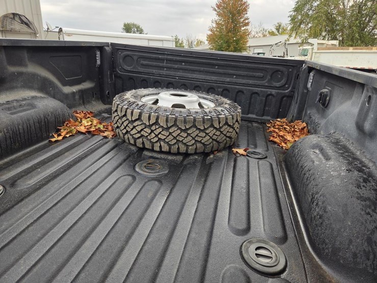 2017-dodge-ram-3500-image-28