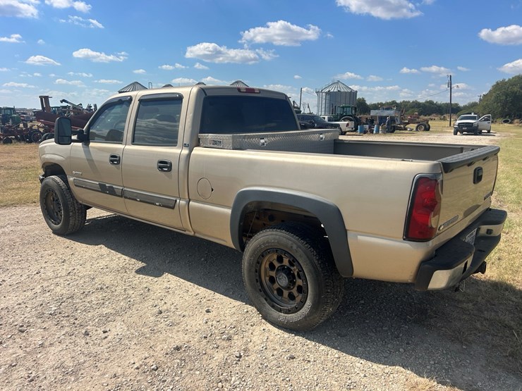 2004-chevrolet-2500-image-30