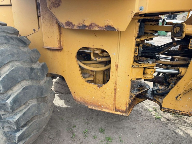 caterpillar-938f-image-24