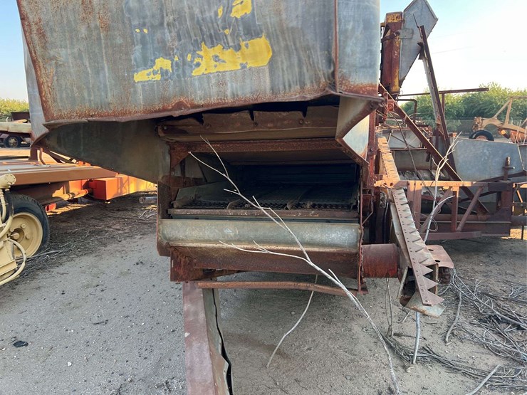 minneapolis-moline-pull-type-combine-image-5