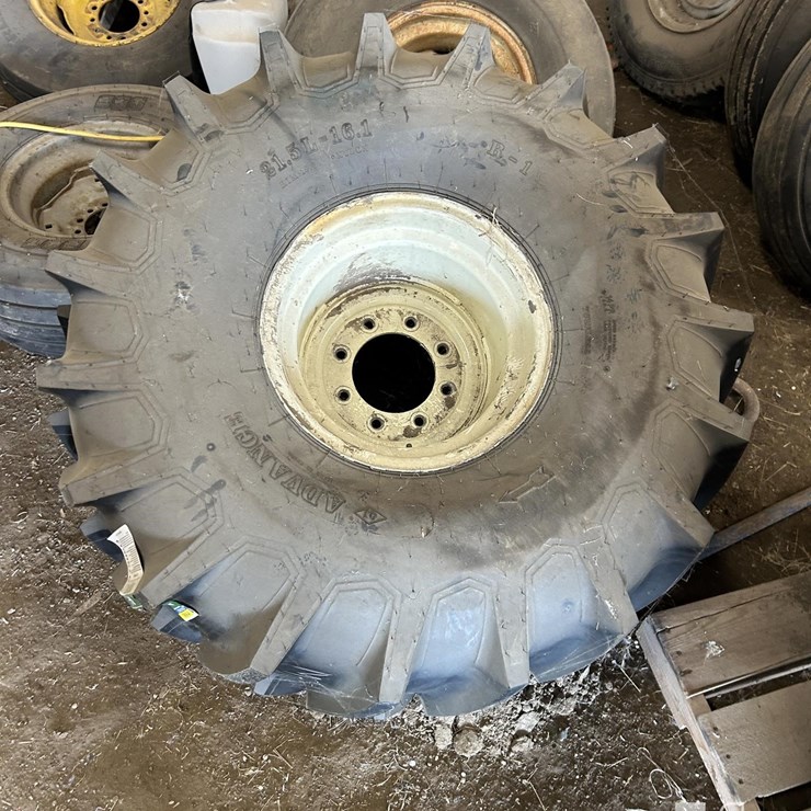 ANHYDROUS TANK RIM AND TIRE