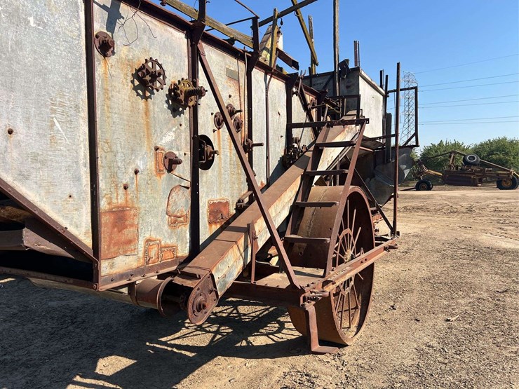 caterpillar-pull-type-combine-image-7