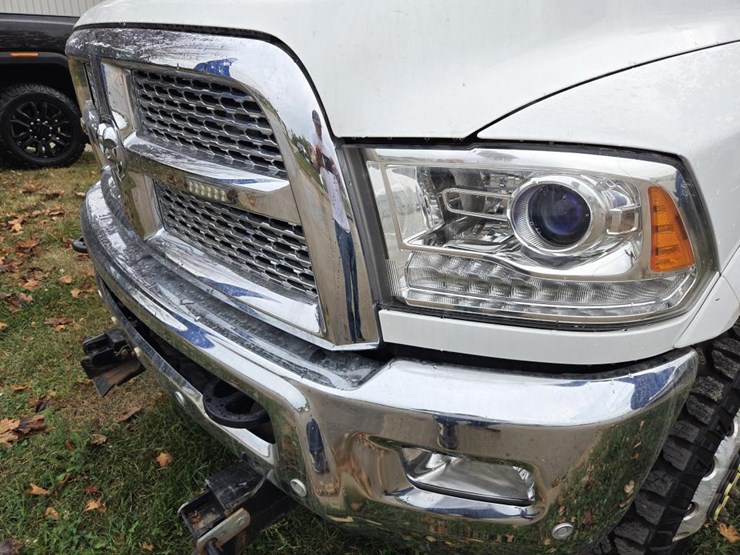 2017-dodge-ram-3500-image-10