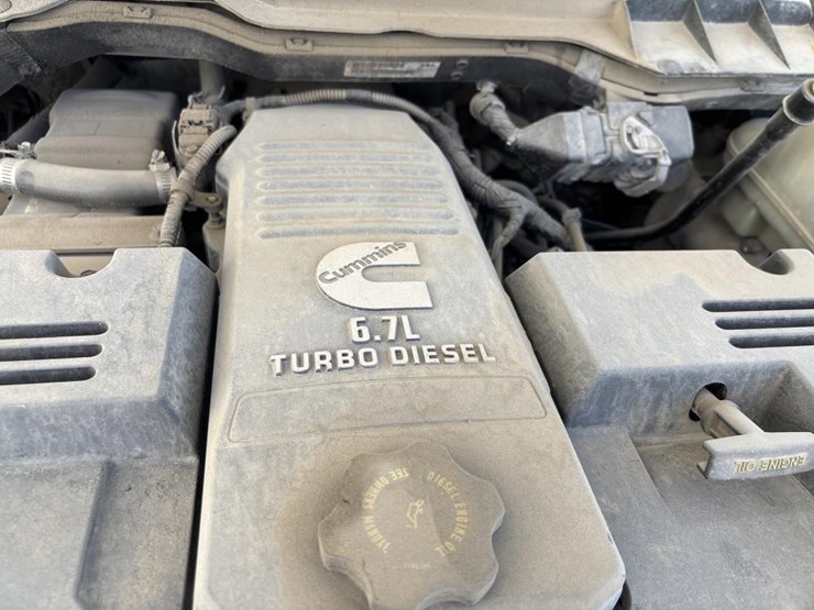 2016-dodge-ram-5500-image-24