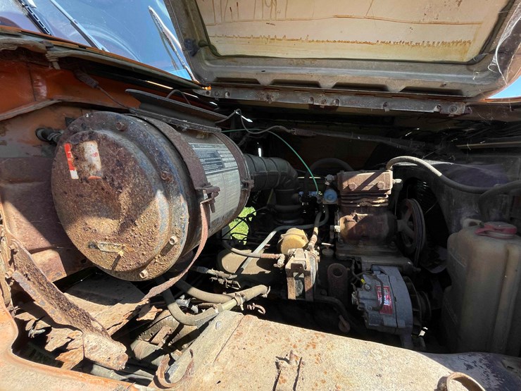 1984-ford-8000-image-71