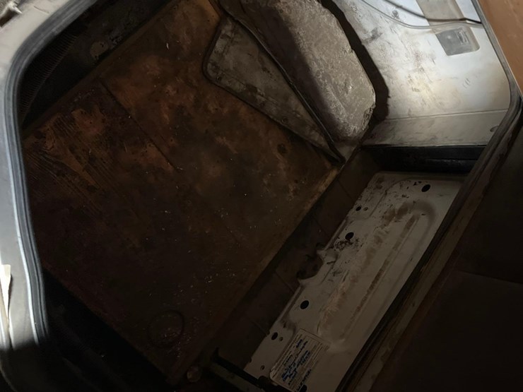 1998-volvo-semi-image-50