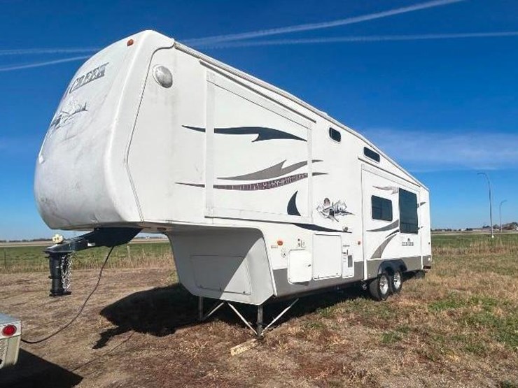 2006-forest-river-cedar-creek-30rkts-camper-image-1