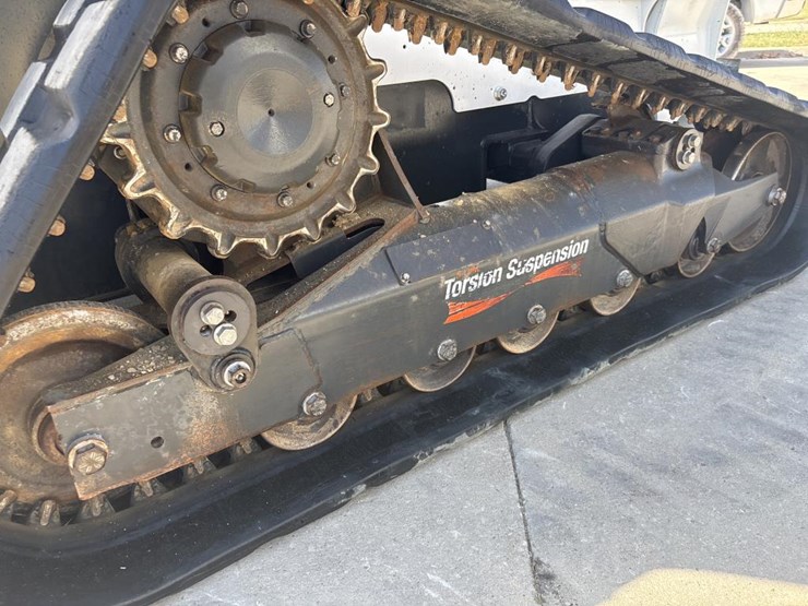 2022-bobcat-t870-image-54