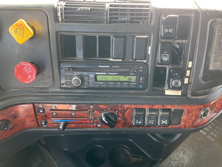 1998-volvo-semi-image-51