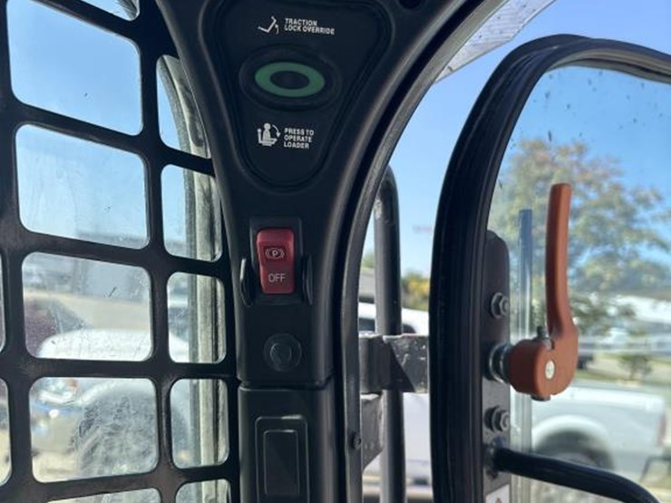 2022-bobcat-t870-image-38