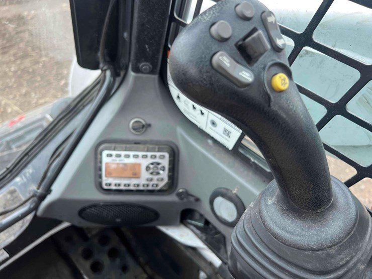 2021-bobcat-t770-image-16