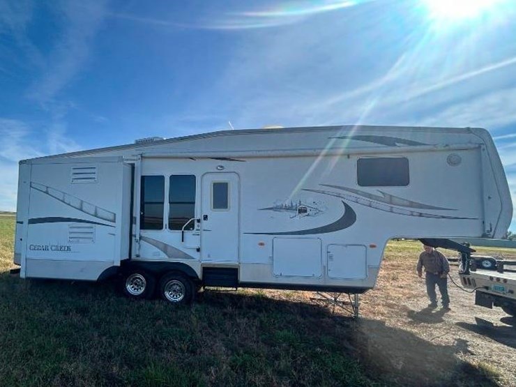 2006-forest-river-cedar-creek-30rkts-camper-image-9