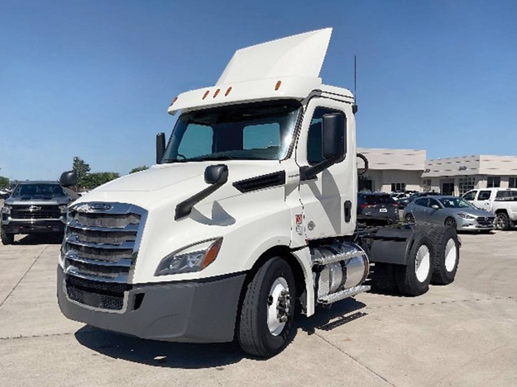 2018-freightliner-cascadia-126-image-1