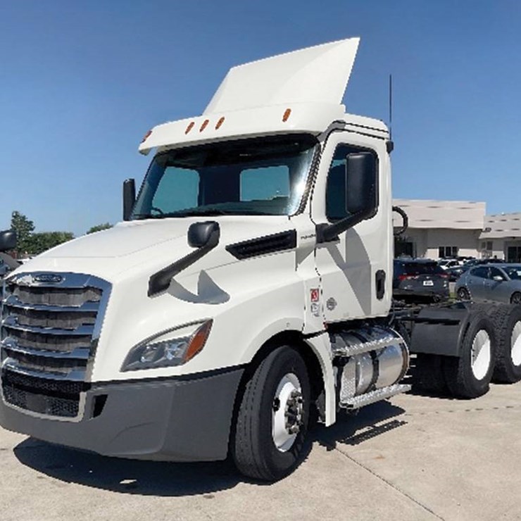 2018 FREIGHTLINER CASCADIA 126