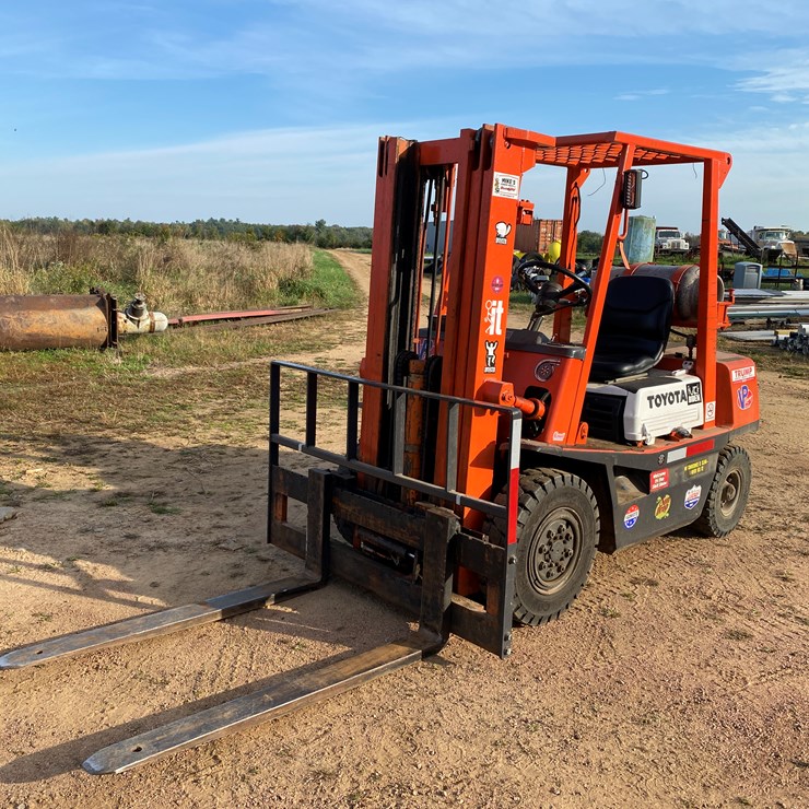#1608 • Toyota LP Forklift