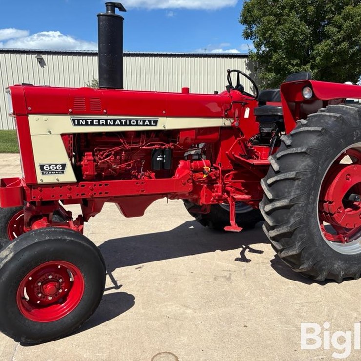 1975 INTERNATIONAL 666