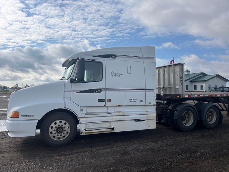 1998-volvo-semi-image-2