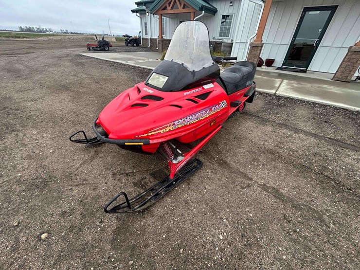 1998-500-ski-doo-snowmobile-image-1