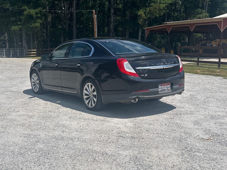 #400-•-2016-lincoln-mks-passenger-car-image-3