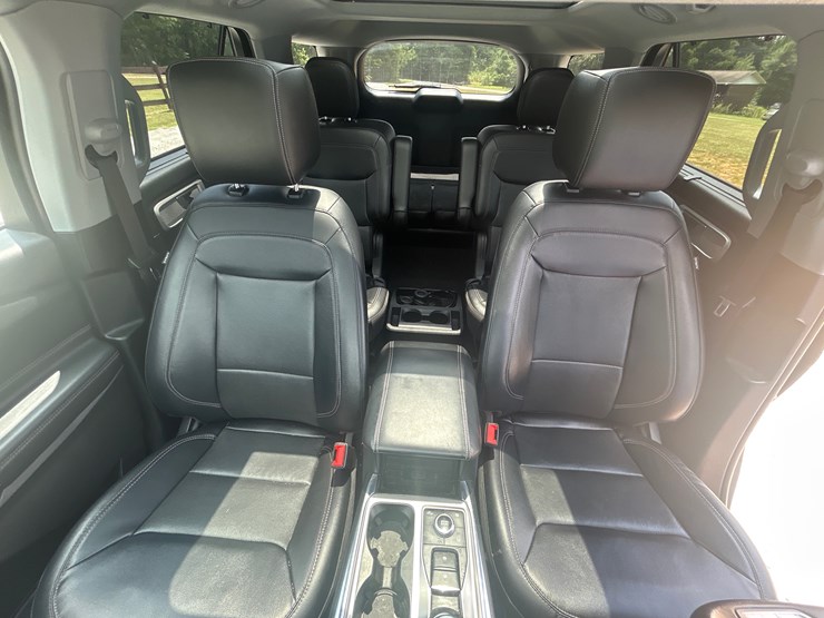 2021-ford-explorer-image-15