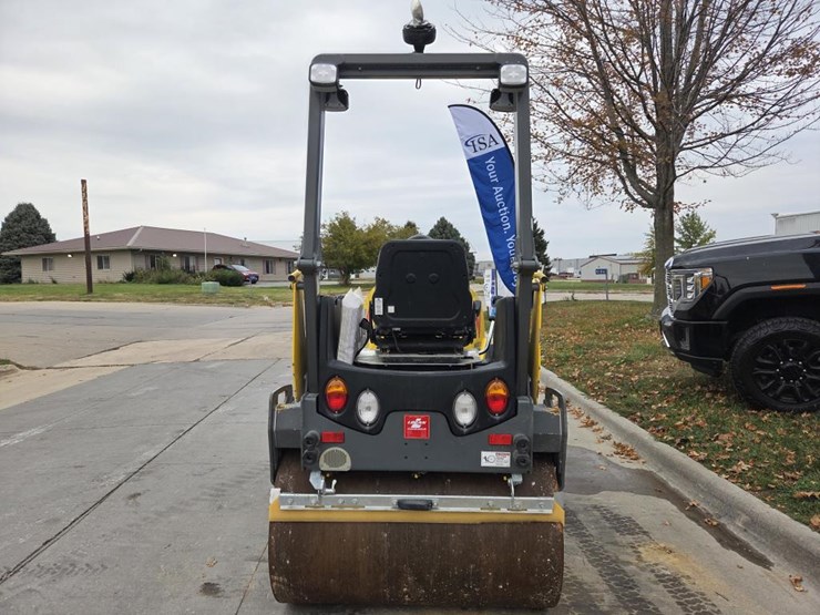 #5056-•-2019-wacker-neuson-rd28-smooth-drum-roller-image-4