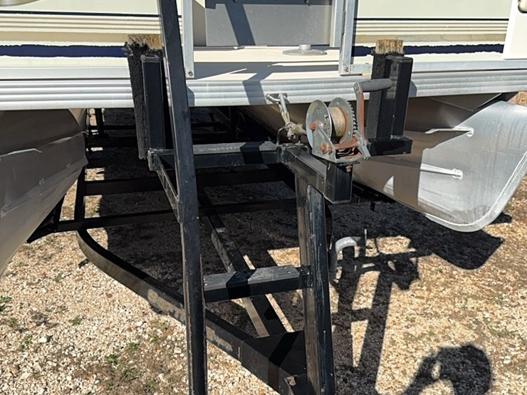 2001-22-foot-crest-pontoon-boat-with-90-horse-mercury-image-8