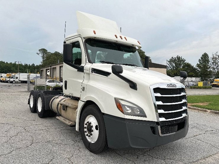 2018-freightliner-cascadia-126-image-1