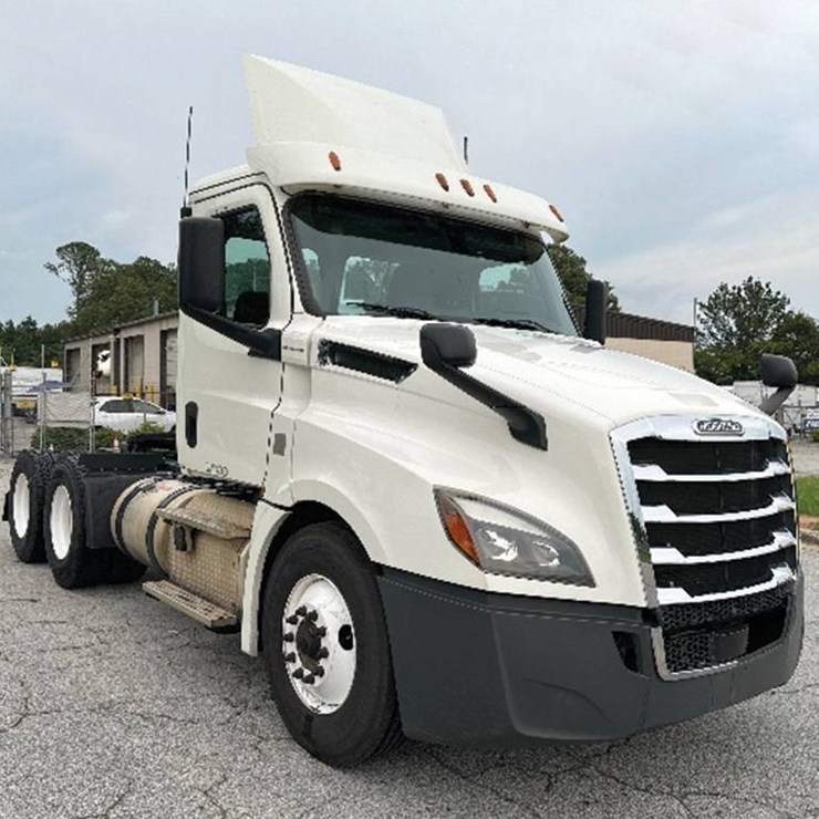 2018 FREIGHTLINER CASCADIA 126