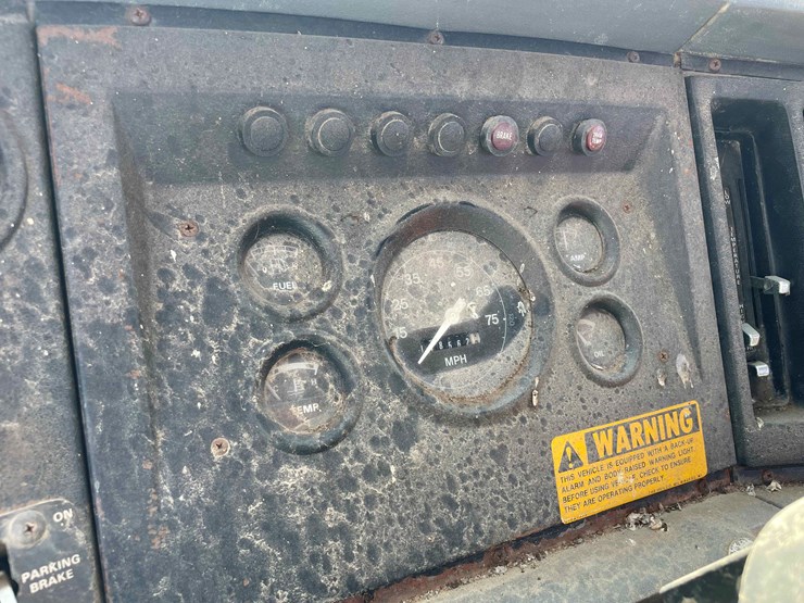 1984-ford-8000-image-63