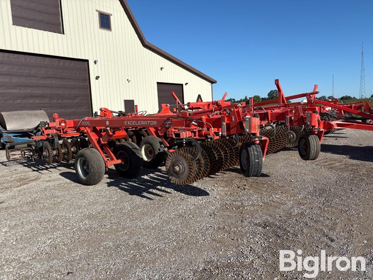 2012-kuhn-krause-excelerator-8000-image-17