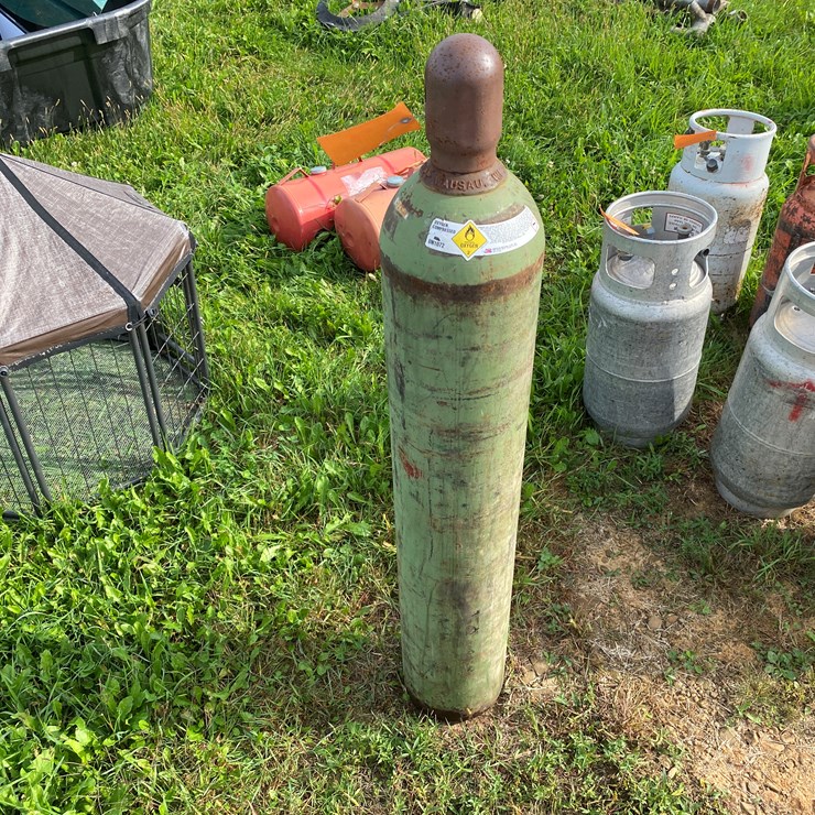 #1675 • Norweld Compressed Oxygen Tank