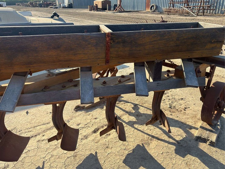stockton-5-bottom-wooden-frame-plow-image-19