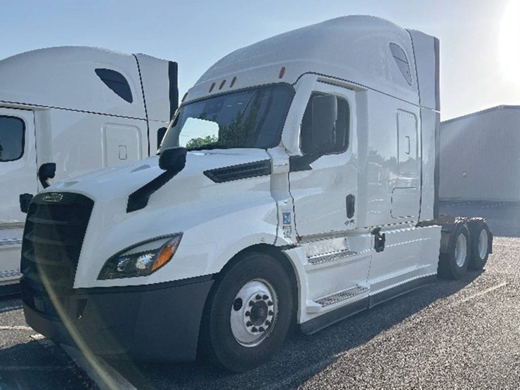 2022-freightliner-cascadia-126-image-1
