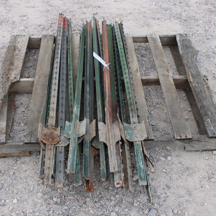 #4008 • #4008 - Steel T Posts