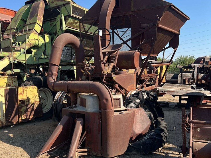 farmall-m-with-cotton-picker-image-2