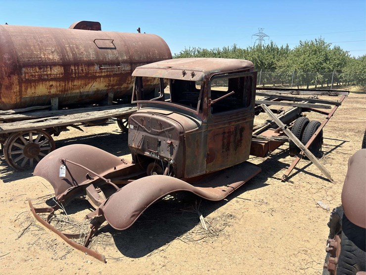 truck-cab-and-chassis-image-1