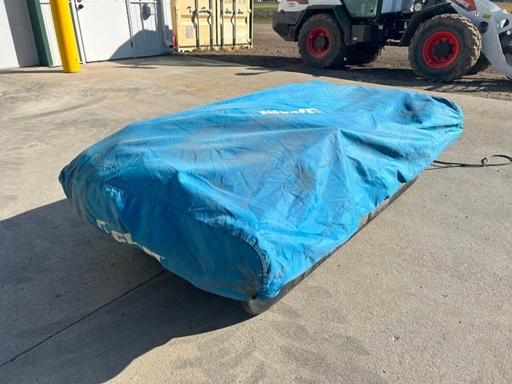 clam-portable-fish-house-image-5