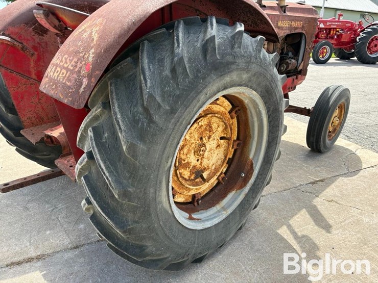 1956-massey-harris-444-image-16