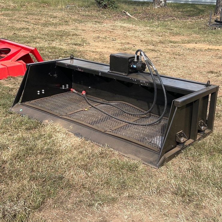 #478 • Quick Attach Vibrating Bucket