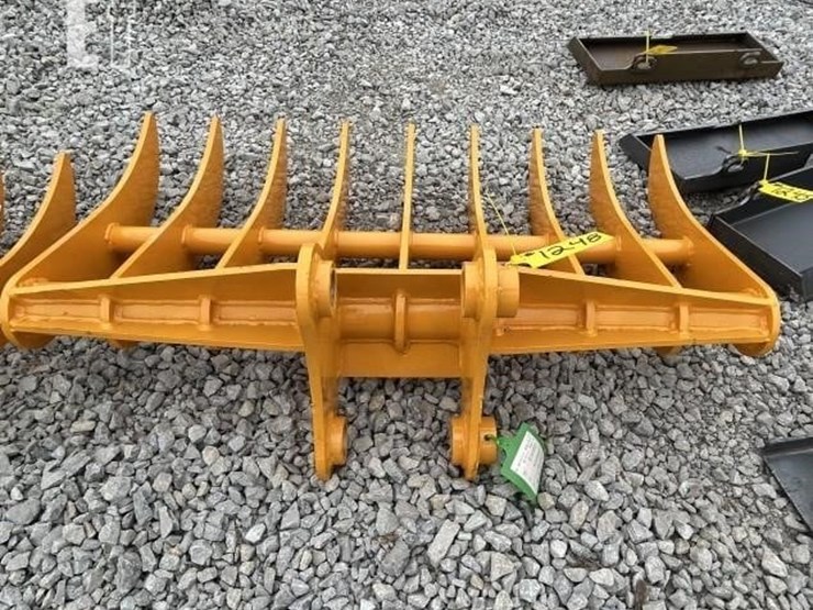 2025-caterpillar-305-image-3
