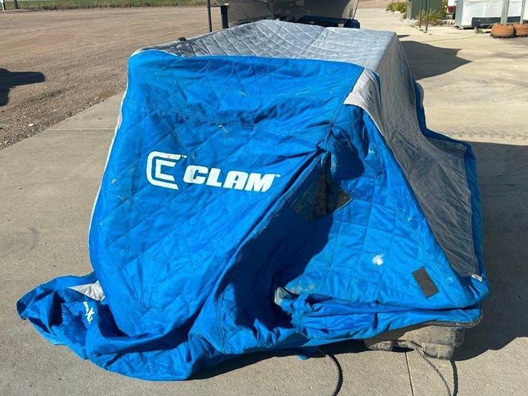 clam-portable-fish-house-image-11