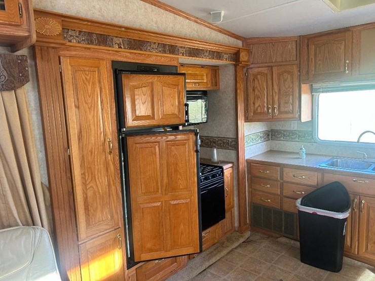 2006-forest-river-cedar-creek-30rkts-camper-image-11