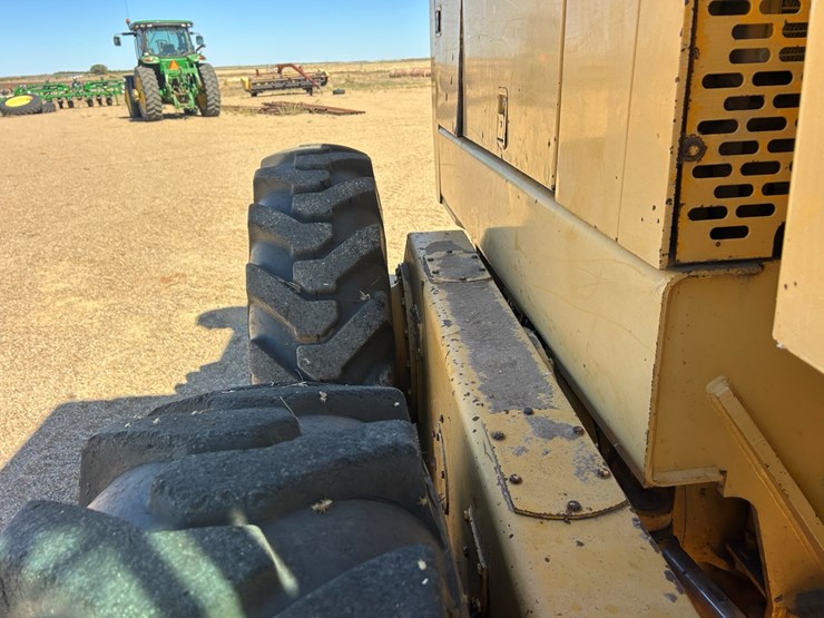 deere-770bh-image-36