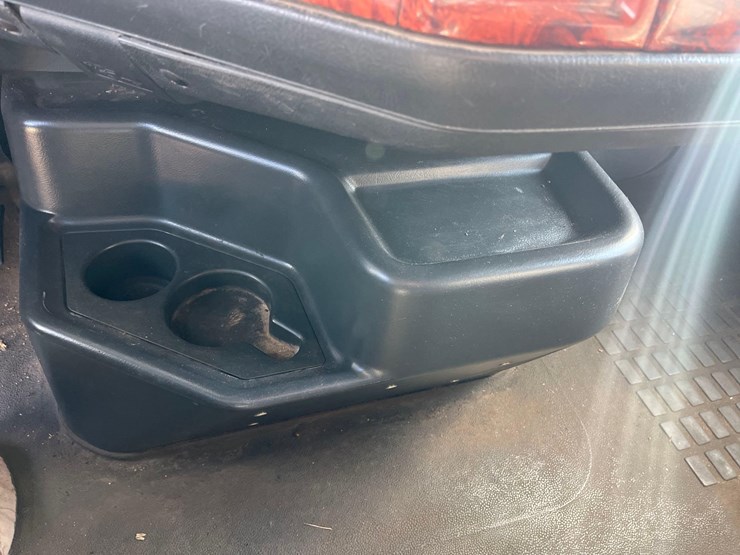 1998-volvo-semi-image-52