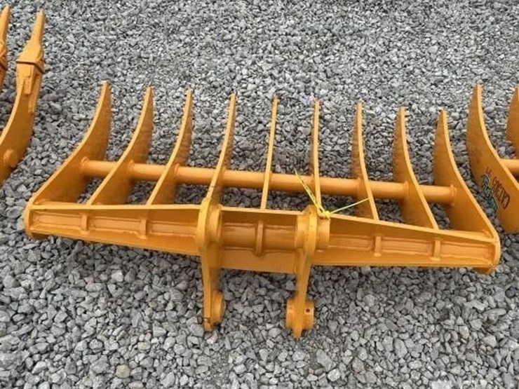 2025-caterpillar-305-image-2